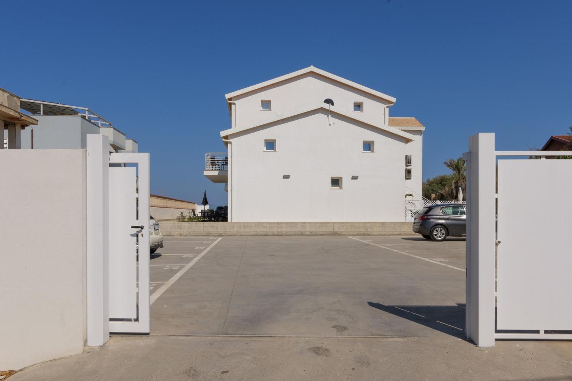 Astro Apartments With Direct Access On The Sea Of Noto Heritage Of Unesco Luaran gambar